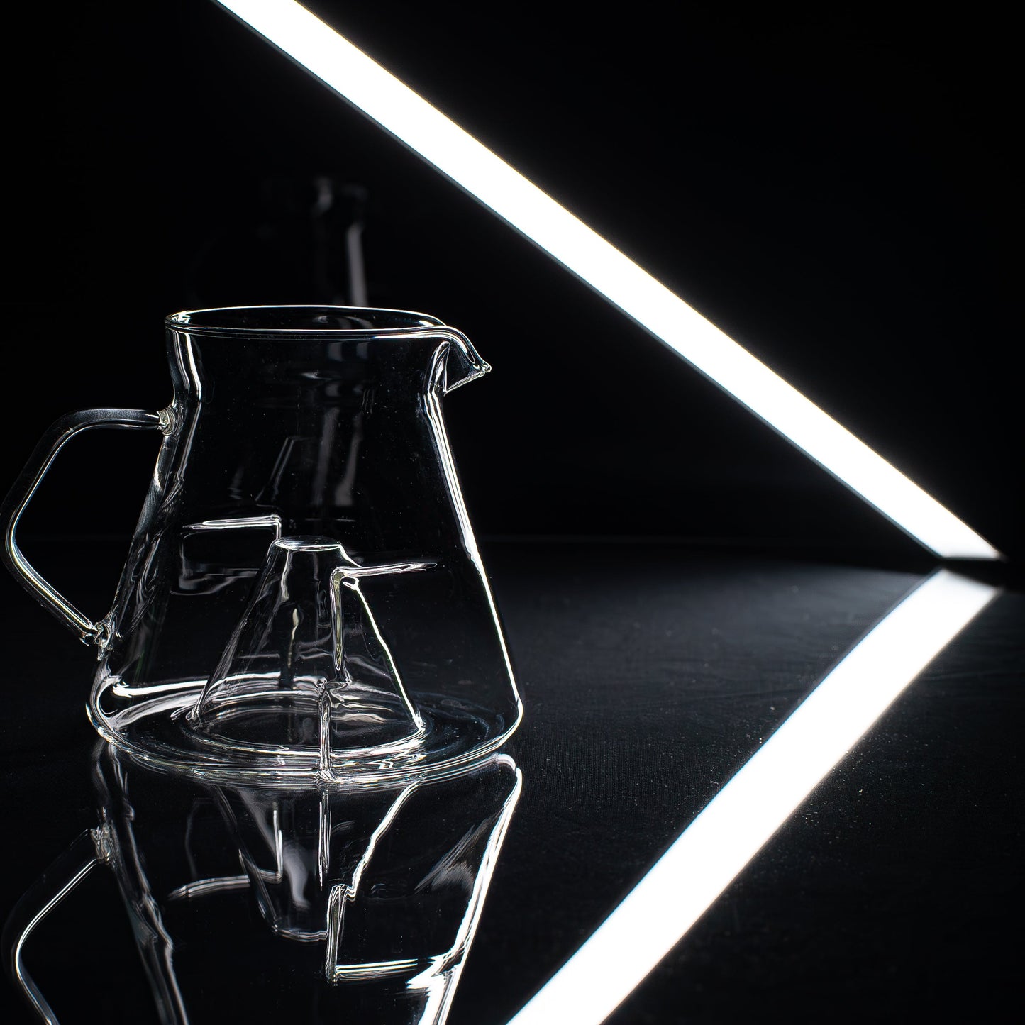 ICOSA - Avensi Wave - Cyclone Carafe
