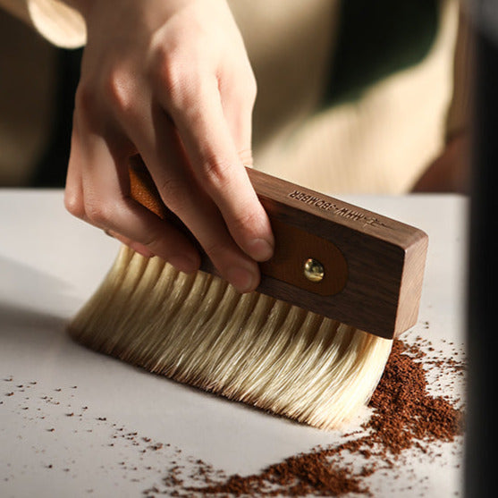 MHW-3BOMBER - Line Brush | Walnut