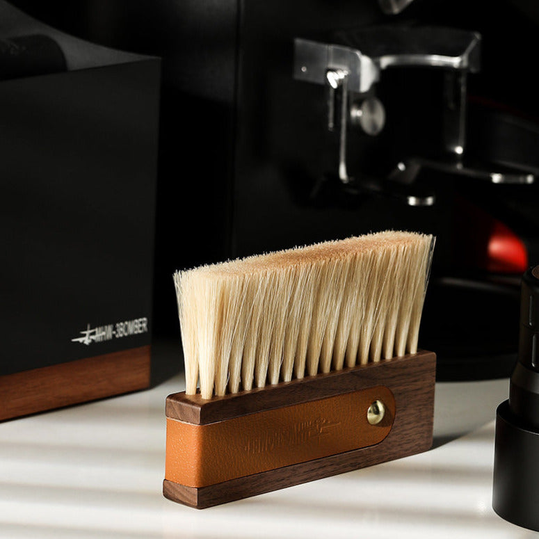 MHW-3BOMBER - Line Brush | Walnut