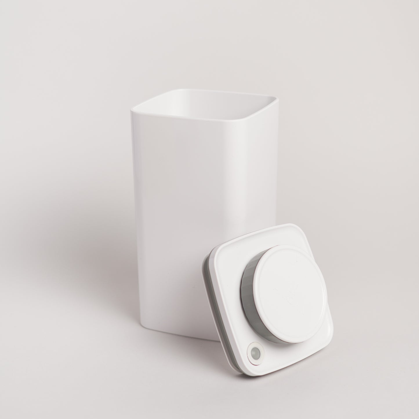 Ankomn Turn-N-Seal Vacuum Container - White