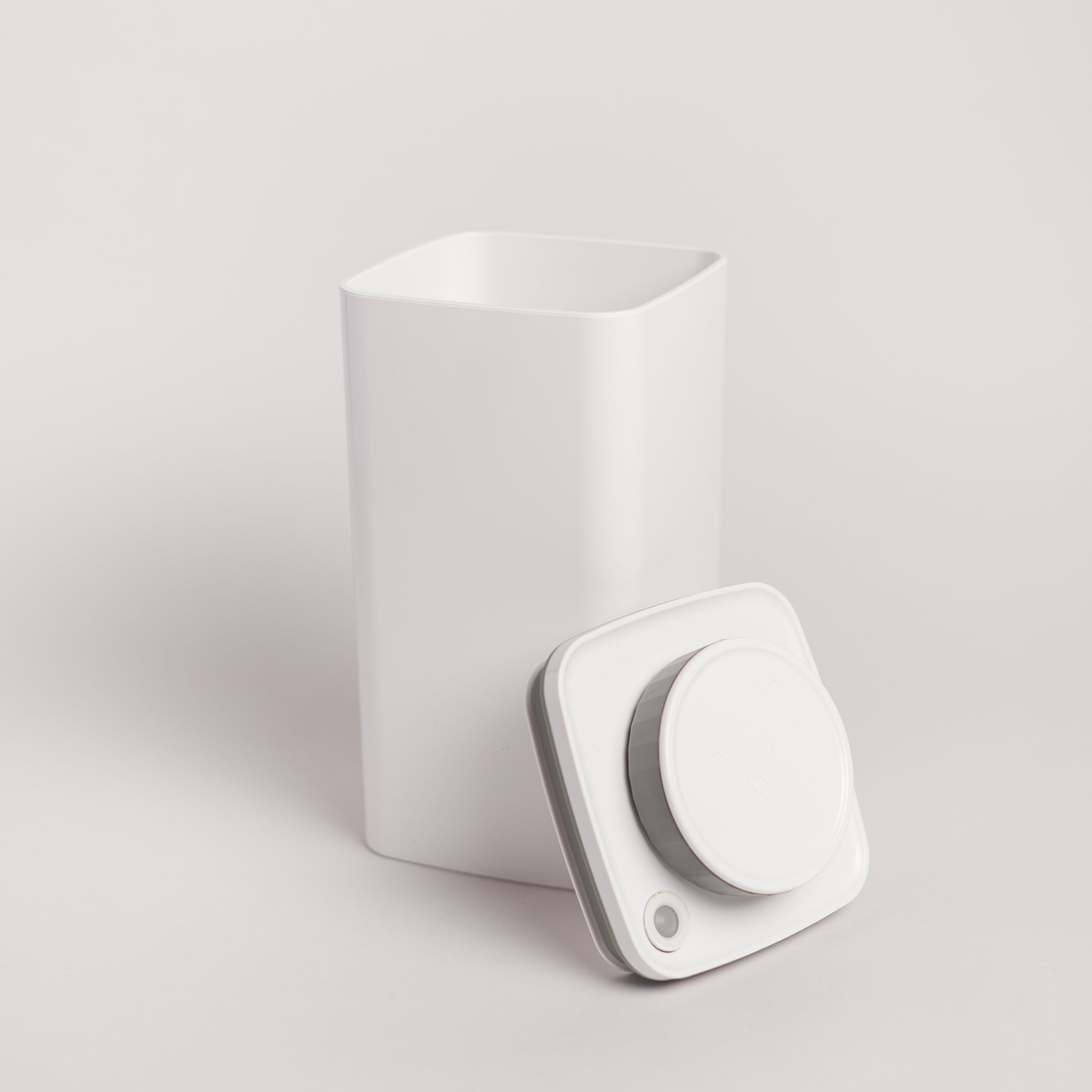 Ankomn Turn-N-Seal Vacuum Container - White
