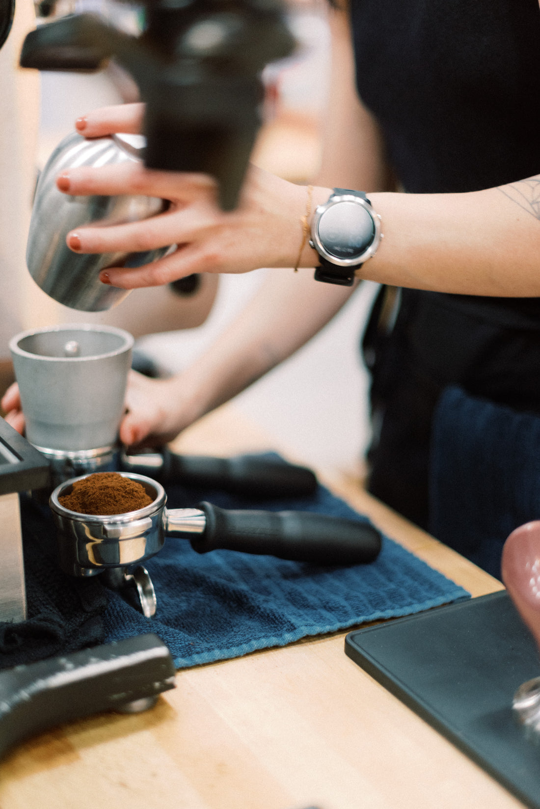 Epresso grinds in portafilter