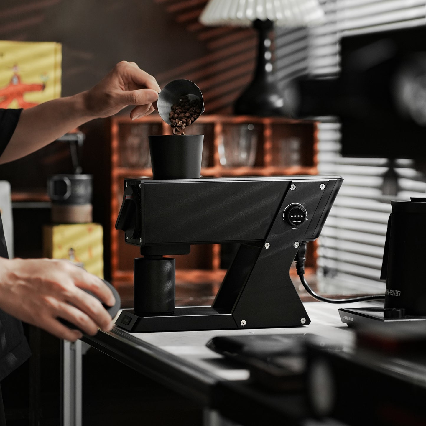 MHW-3BOMBER - F74 Navigator Electric Coffee Grinder