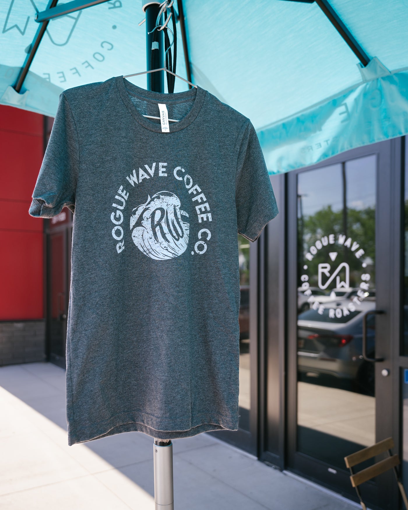 Rogue Wave Coffee T-shirt - Vintage Logo